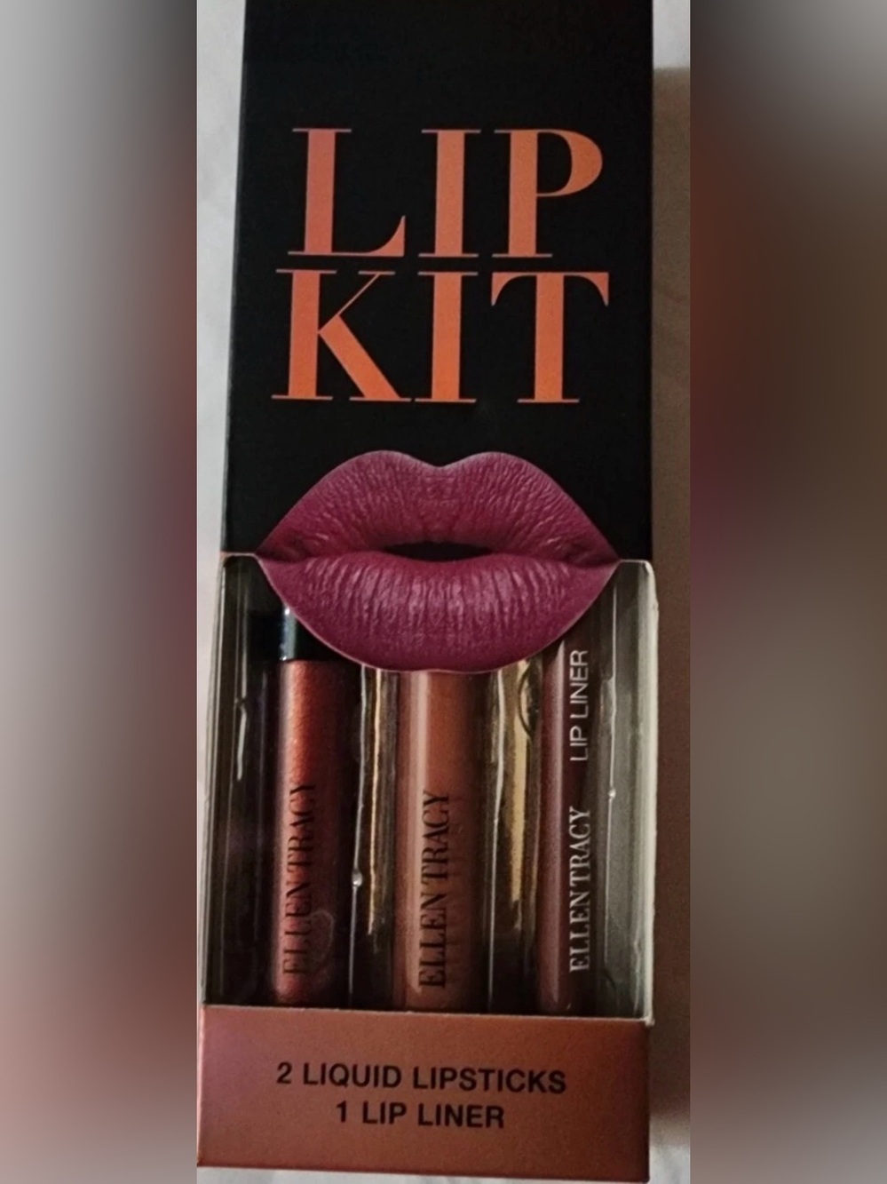 ELLEN TRACY Lip Kit 2 Liquid Lipsticks & 1 Lip Liner